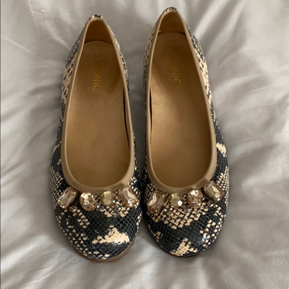 Vionic Snake Jeweled Ballet Flat NWOT 10